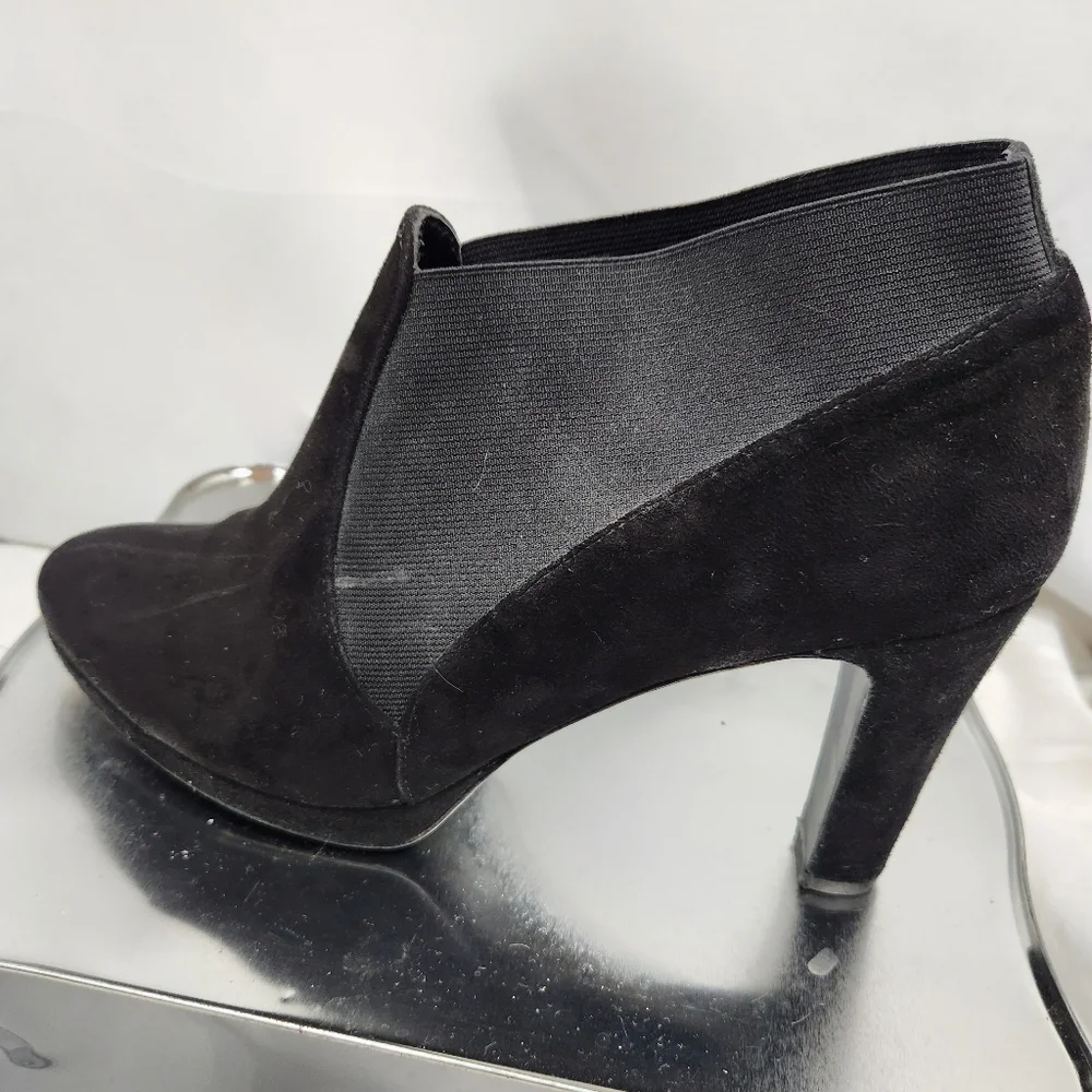 Vaneli Suede Leather Heeled Pull On Ankle Booties Size 9W